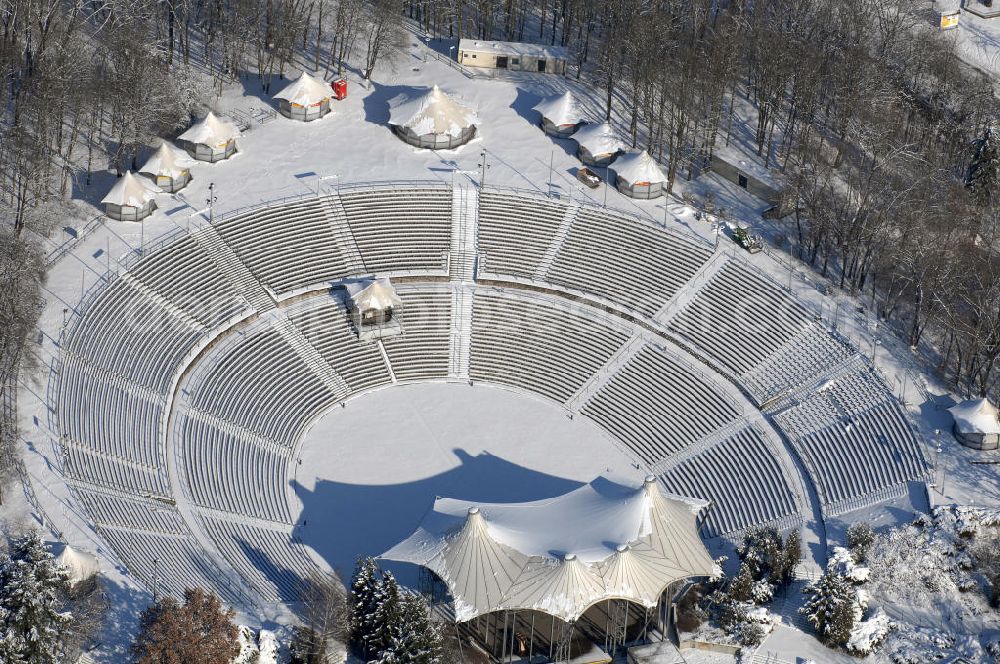 Berlin from the bird's eye view: Blick auf die winterlich verschneite Kindl-Bühne Wuhlheide (ehem. Parkbühne) An der Wuhlheide 187 in Berlin-Köpenick Tel. 030 53079530, Betriebsbüro Parkbühne Wuhlheide GmbH, Tel. 030 857581 0, Fax: 030 857581 22, email: info@wuhlheide.de