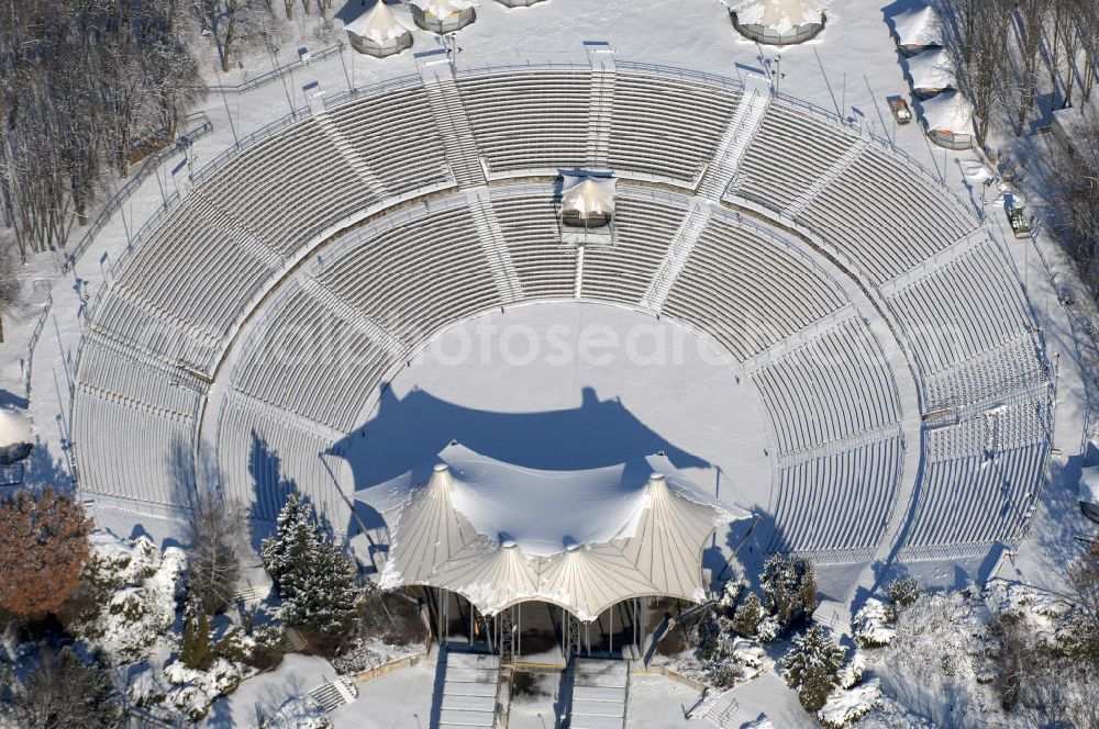 Aerial photograph Berlin - Blick auf die winterlich verschneite Kindl-Bühne Wuhlheide (ehem. Parkbühne) An der Wuhlheide 187 in Berlin-Köpenick Tel. 030 53079530, Betriebsbüro Parkbühne Wuhlheide GmbH, Tel. 030 857581 0, Fax: 030 857581 22, email: info@wuhlheide.de