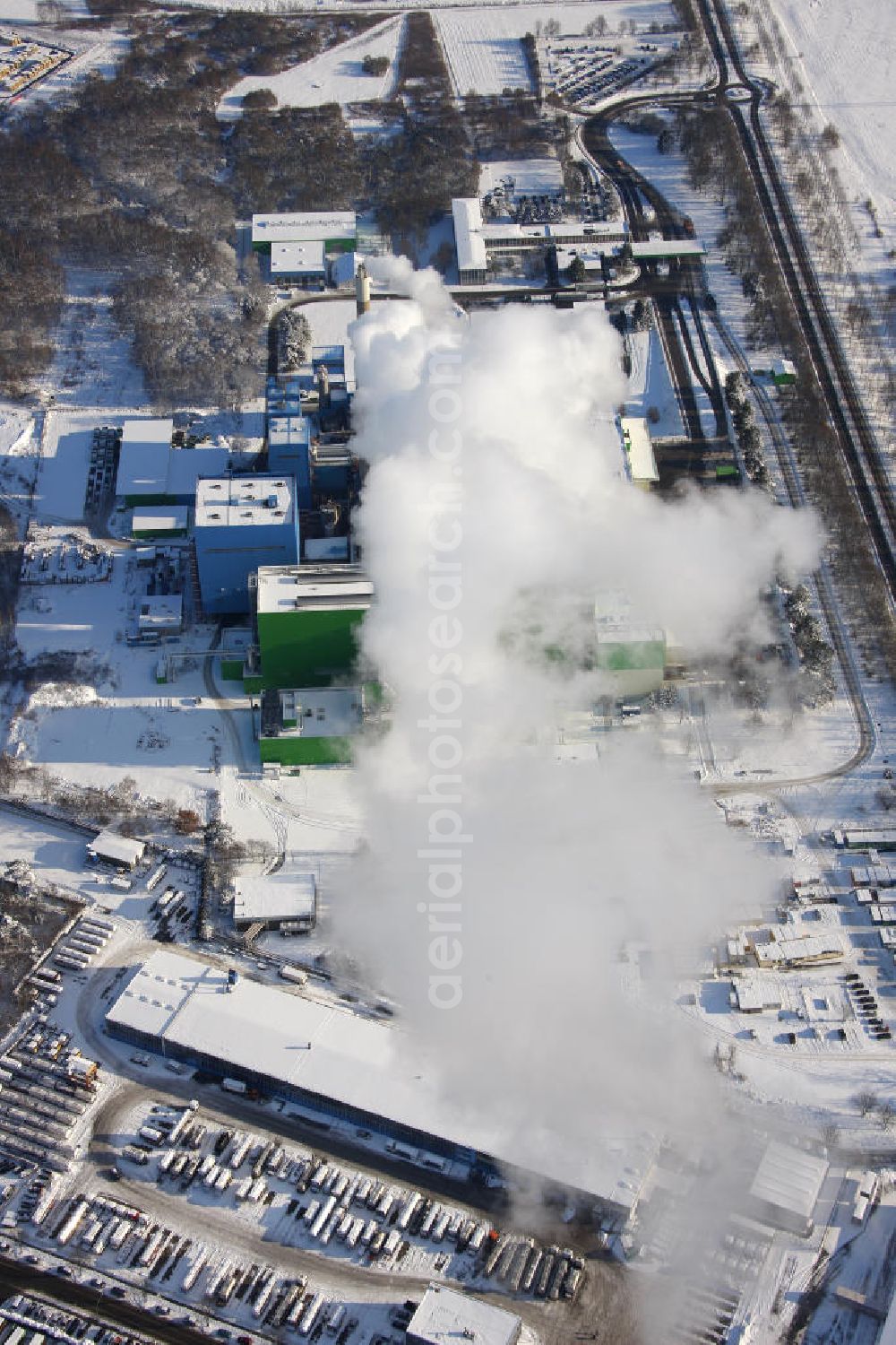 Herten from above - Winterlich verschneite Müllverbrennungsanlage RZR Herten II des Regionalverbandes Ruhr. View of the RZR Herten incinerator II of the Regional Association Ruhr.