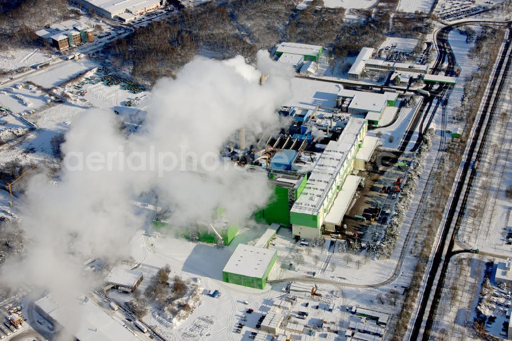 Herten from the bird's eye view: Winterlich verschneite Müllverbrennungsanlage RZR Herten II des Regionalverbandes Ruhr. View of the RZR Herten incinerator II of the Regional Association Ruhr.