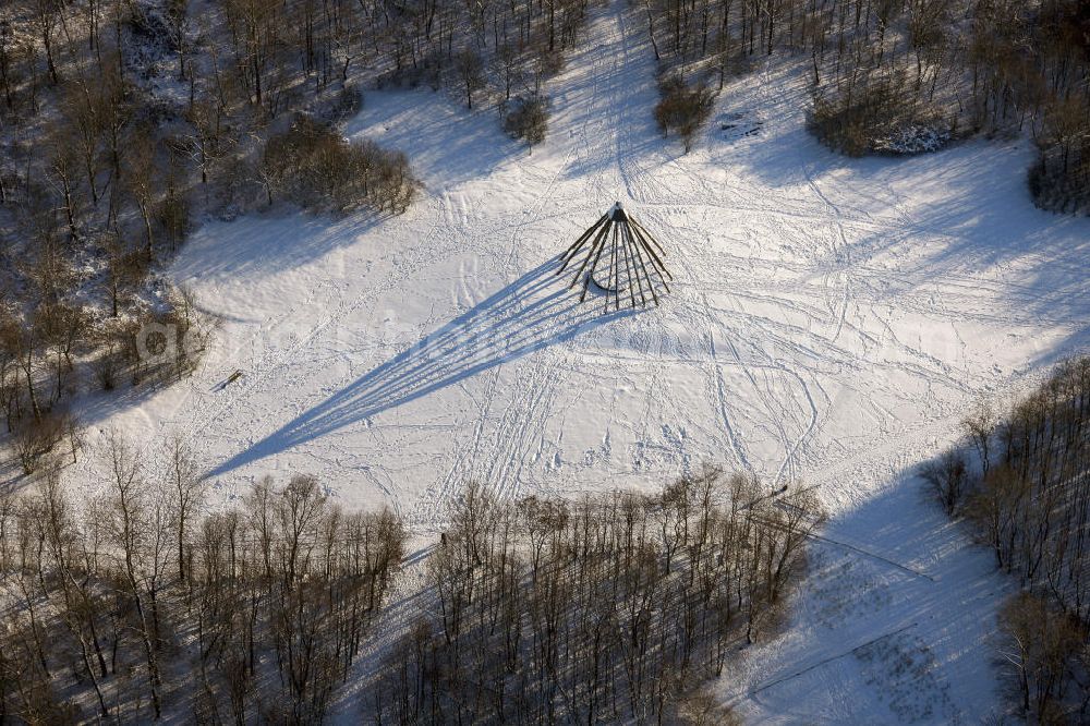 Aerial image Bottrop - Winterlich verschneite Pyramide im Gesundheitspark am Knappschaftskrankenhaus Bottrop. Winter snow park at the hospital in the health pyramid Bottrop.