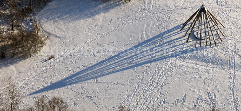 Aerial photograph Bottrop - Winterlich verschneite Pyramide im Gesundheitspark am Knappschaftskrankenhaus Bottrop. Winter snow park at the hospital in the health pyramid Bottrop.