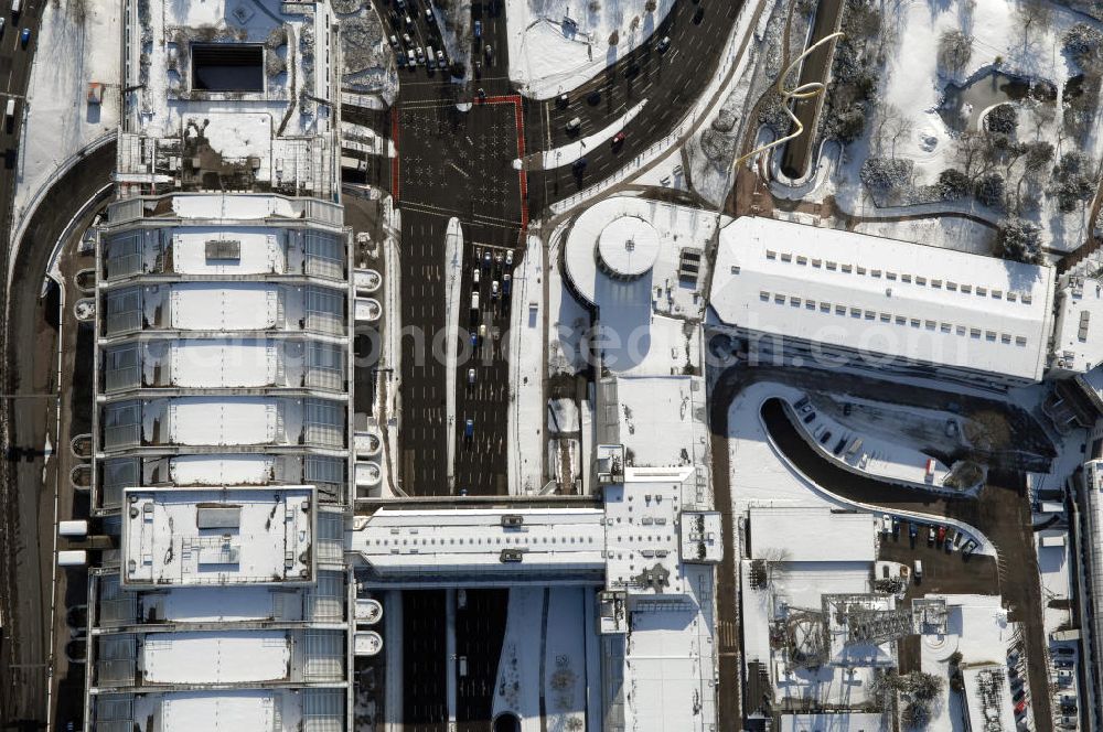 Aerial image Berlin - Blick auf den winterlich verschneiten Funkturm am Messegelände mit dem Internationale Congress Centrum Berlin (ICC Berlin) im Ortsteil Westend des Berliner Bezirks Charlottenburg-Wilmersdorf ist eines der größten Kongresshäuser der Welt. Das 320 Meter lange, 80 Meter breite und 40 Meter hohe Gebäude wurde nach Plänen der Berliner Architekten Ralf Schüler und Ursulina Schüler-Witte erbaut und nach nur vier Jahren Bauzeit 1979 eröffnet. Es zählt zu den bedeutendsten Bauwerken der deutschen Nachkriegszeit und kostete über 924 Mio. DM (rd. 473 Mio. Euro). Bis heute dient es als Vorbild für viele Neubauten von Kongresszentren in aller Welt.