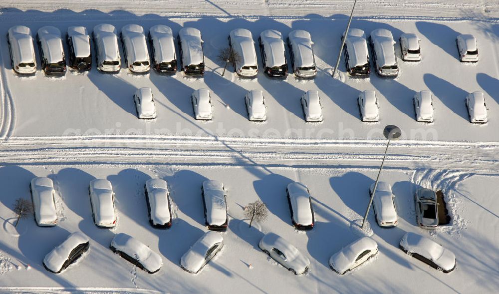 Aerial image Bottrop - Blick auf das winterlich verschneiter Brabus-Parkplatz in Bottrop, Nordrhein-Westfalen. Brabus ist ein bekannter Tuner und Automobilhersteller mit mehreren Filialen, deutschlandweit. View of the snowy winter Brabus parking area in Bottrop, North Rhine-Westphalia. Brabus is a renowned tuner and car manufacturer has several branches throughout Germany.