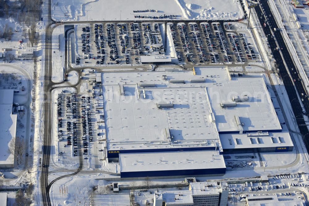 Aerial image Berlin - Winterlich verschneiter IKEA-Neubau Berlin Lichtenberg an der Landsberger Allee , dem zweitgrößte Ikea-Standort in Europa mit 22 000 Quadratmetern und zugleich dem dritten Berliner Einrichtungshaus. View of the IKEA store area in Berlin Lichtenberg. It is the third furniture store in Berlin.