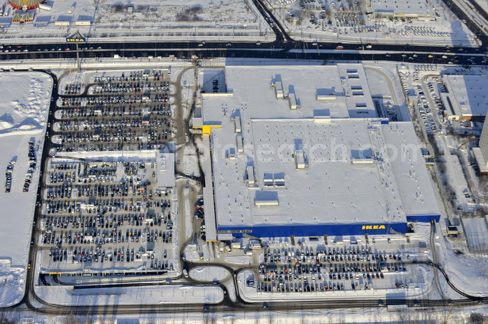 Aerial photograph Berlin - Winterlich verschneiter IKEA-Neubau Berlin Lichtenberg an der Landsberger Allee , dem zweitgrößte Ikea-Standort in Europa mit 22 000 Quadratmetern und zugleich dem dritten Berliner Einrichtungshaus. View of the IKEA store area in Berlin Lichtenberg. It is the third furniture store in Berlin.