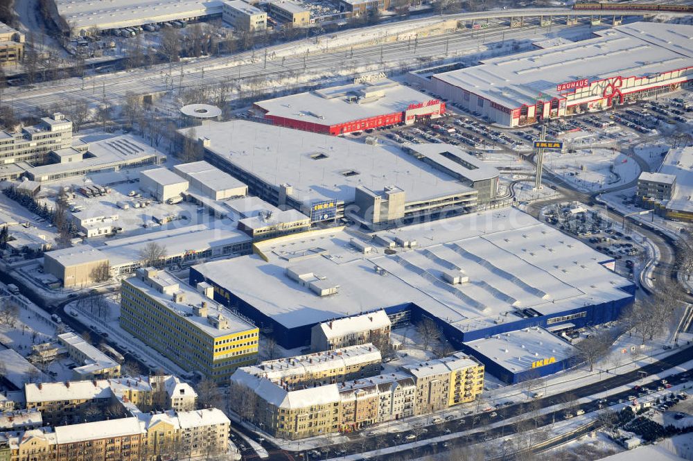 Berlin from the bird's eye view: Winterlich verschneiter IKEA-Neubau Berlin Spandau View of the IKEA store area in Berlin Spandau.