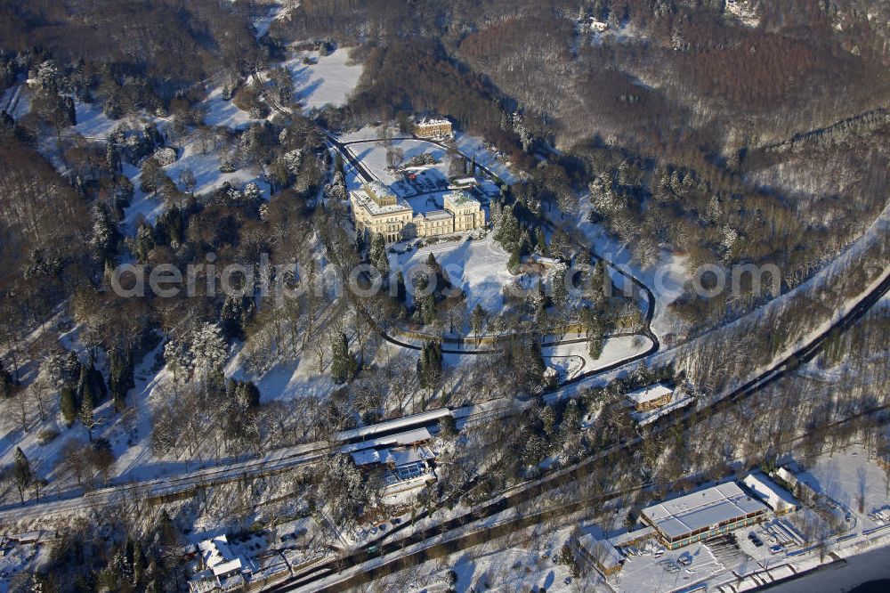 Essen - Bredeney from the bird's eye view: Winterlich verschneiter Park der Villa Hügel. Die Villa Hügel im Essener Stadtteil Bredeney gelegen. Das Anwesen wurde 1873 von Alfred Krupp errichtet und ist das ehemalige Wohn- und Repräsentationshaus der Industriellenfamilie Krupp. Die Villa hat 269 Räume, 8100 m² Wohn- und Nutzfläche und liegt in einem 28 Hektar großen Park an prominenter Stelle über dem Ruhrtal und dem Baldeneysee. Snow-covered park areal of Villa Hügel in Essen.