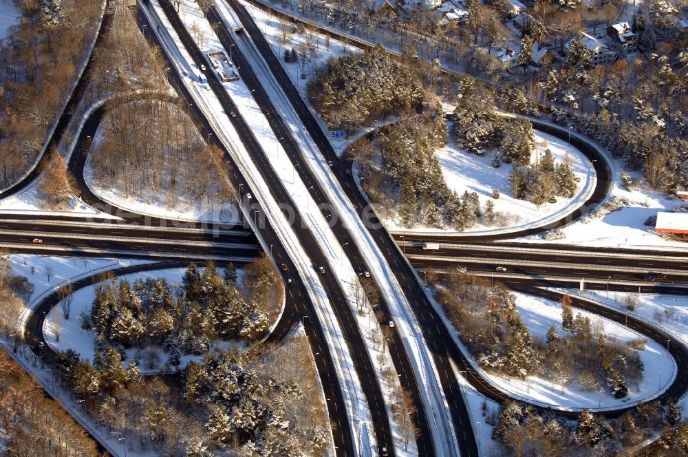 Berlin from the bird's eye view: Blick auf den winterlich verschneite Autobahnkreuz Zehlendorf an der A115 / B1.