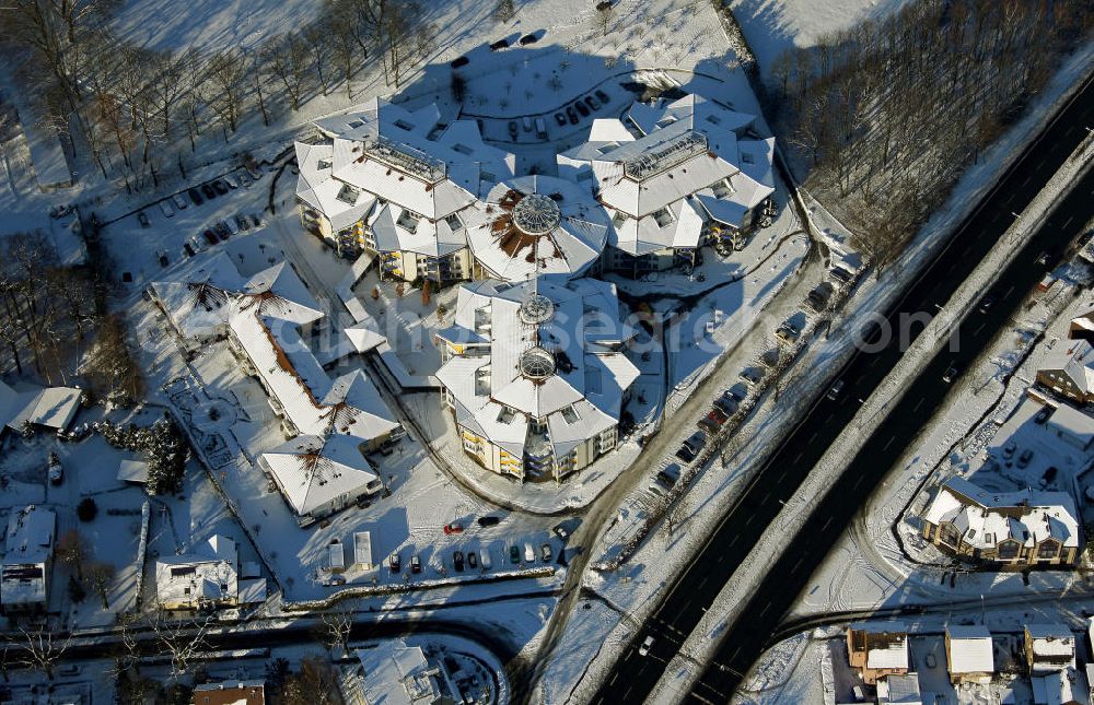 Aerial photograph Bottrop - Blick auf das winterlich verschneite KWA Stift Urbana in Bottrop, Nordrhein-Westfalen. Das Pflegeheim wurde 1997, im modernen Stil erbaut. Das Stift steht im Stadtgarten von Bottrop. View of the snowy KWA home Urbana in Bottrop, North Rhine- Westphalia. The nursing home was built 1997, in modern style. The retirement home is in the city garden of Bottrop.