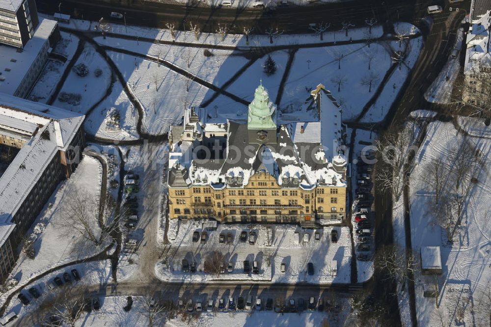 Recklinghausen from above - Blick auf das winterlich verschneite Rathaus Recklinghausen in Nordrhein-Westfalen. Das Rathaus Recklinghausen wurde 1908 fertig gestellt. Das in deutscher Frührenaissance gehaltene Gebäude, lehnt sich an den spätgotischen Baustil an. View of the snowy winter Town Hall of Recklinghausen in North Rhine-Westphalia. The Town Hall of Recklinghausen was completed in 1908. The building is held in German early Renaissance and was inspired by the late Gothic style.