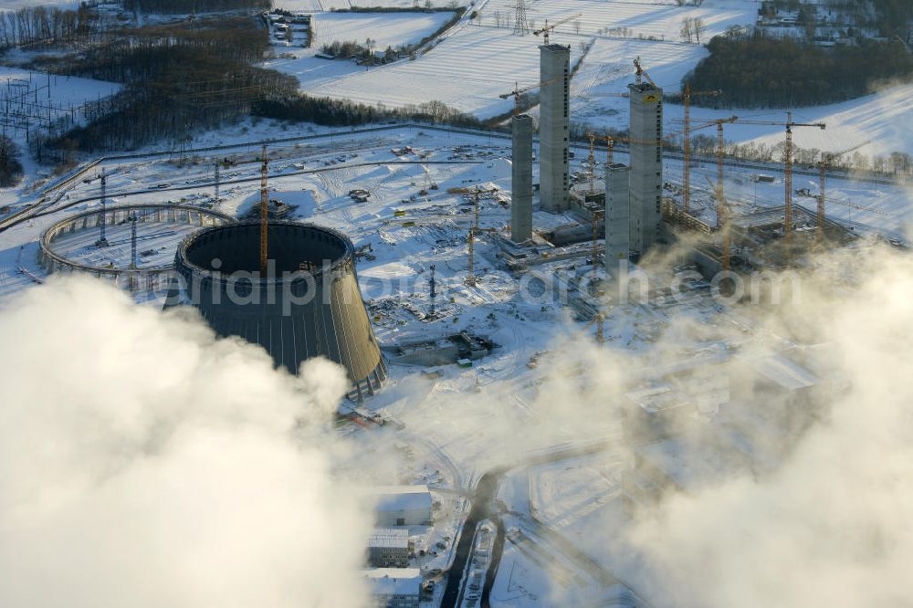 Aerial image Hamm - Blick auf das winterlich verschneite Trianel Gas- und Dampfkraftwerk in Hamm, Nordrhein-Westfalen. Um gemeinsam die Stromversorgung und ihre Unabhängigkeit zu sichern, haben sich 28 Stadtwerke und regionale Energieversorger zusammen getan und erbauten dieses Kraftwerk. View of the snowy winter Trianel gas and steam power plant in Hamm, North Rhine-Westphalia. 28 municipal utilities and regional energy provider cooperated and built the power plant to save there independence and power supply.