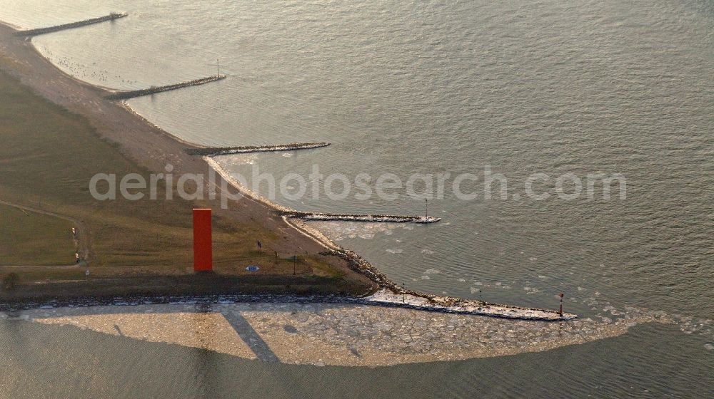 Aerial photograph Duisburg - View of the winterly water mouth in Duisburg in the state North Rhine-Westphalia