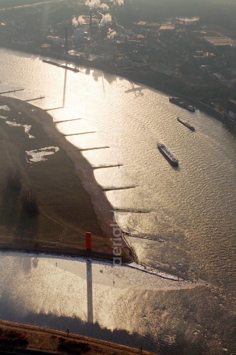 Duisburg from above - View of the winterly water mouth in Duisburg in the state North Rhine-Westphalia