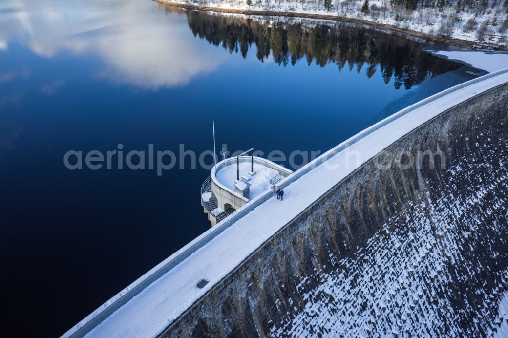 Forbach from the bird's eye view: Wintry snowy Dam and shore areas at the lake Schwarzenbachtalsperre in Forbach in the state Baden-Wuerttemberg