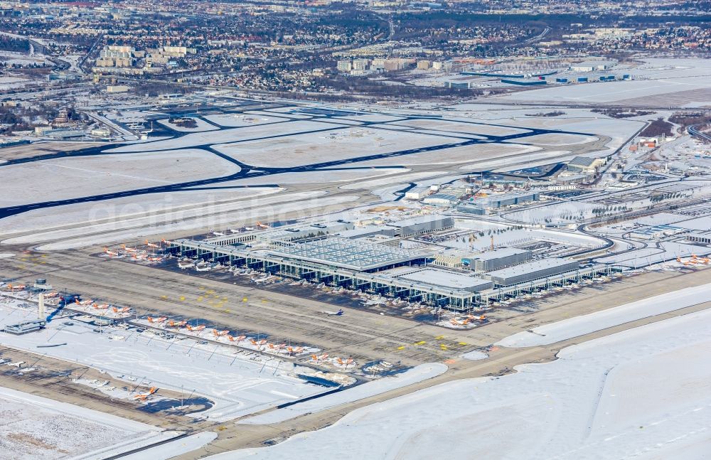 Schönefeld from above - Wintry snowy dispatch building and terminals on the premises of the airport BER in Schoenefeld in the state Brandenburg