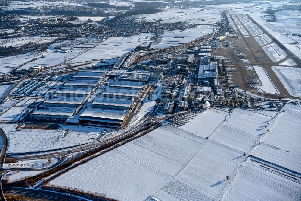 Aerial photograph Leinfelden-Echterdingen - Wintry snowy dispatch building and terminals on the premises of the airport Stuttgart in the district Bernhausen in Leinfelden-Echterdingen in the state Baden-Wuerttemberg, Germany