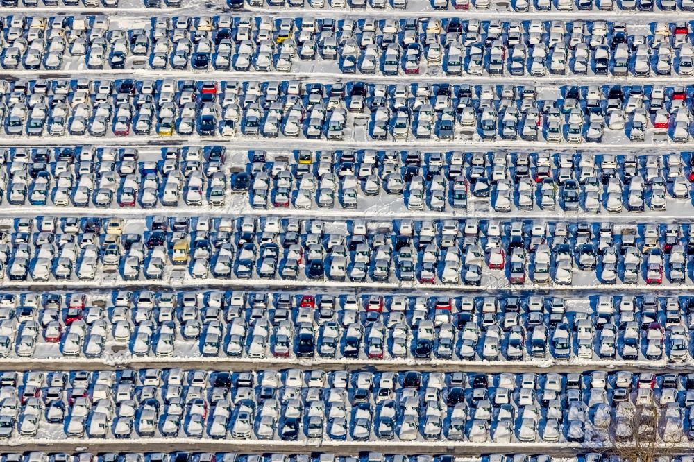 Aerial photograph Essen - Wintry snowy outdoor storage space for new cars - automobiles - cars Stauderstrasse - Josef-Hoeren-Strasse in the district Katernberg in Essen in the state North Rhine-Westphalia, Germany