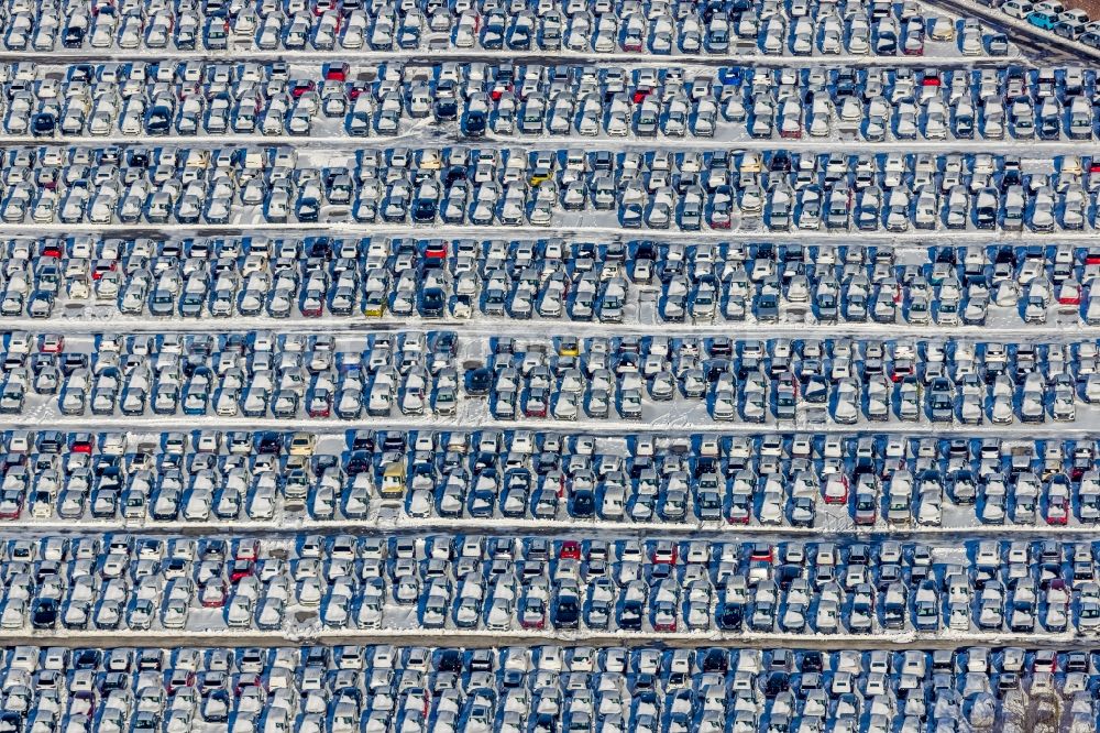 Essen from above - Wintry snowy outdoor storage space for new cars - automobiles - cars Stauderstrasse - Josef-Hoeren-Strasse in the district Katernberg in Essen in the state North Rhine-Westphalia, Germany