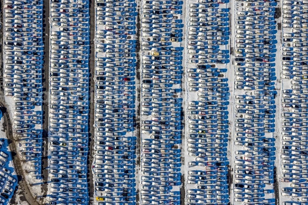 Aerial image Essen - Wintry snowy outdoor storage space for new cars - automobiles - cars Stauderstrasse - Josef-Hoeren-Strasse in the district Katernberg in Essen in the state North Rhine-Westphalia, Germany