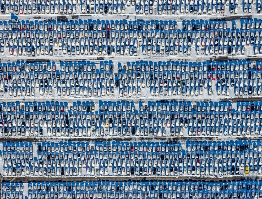 Aerial photograph Essen - Wintry snowy outdoor storage space for new cars - automobiles - cars Stauderstrasse - Josef-Hoeren-Strasse in the district Katernberg in Essen in the state North Rhine-Westphalia, Germany