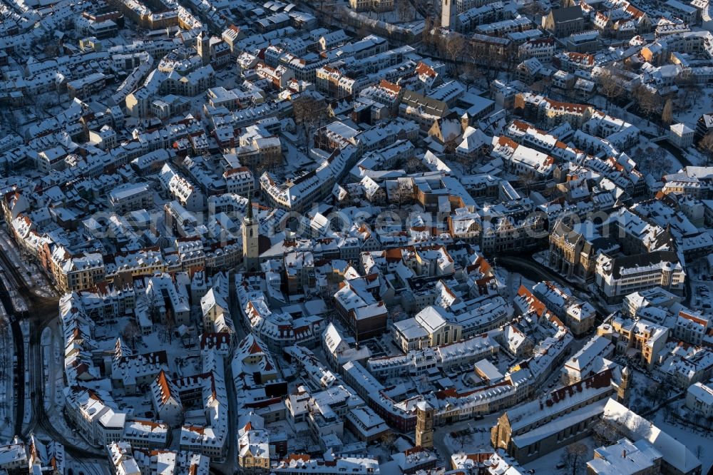 Erfurt from the bird's eye view: Wintry snowy old Town area and city center in the district Zentrum in Erfurt in the state Thuringia, Germany