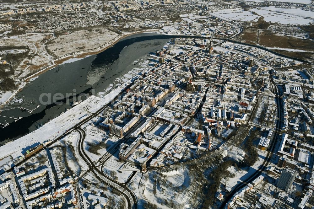 Aerial photograph Rostock - Wintry snowy old Town area and city center on shore of Unterwarnow in Rostock in the state Mecklenburg - Western Pomerania, Germany