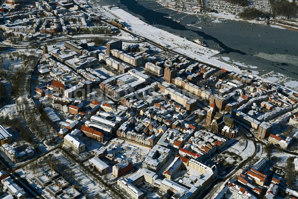 Aerial image Rostock - Wintry snowy old Town area and city center on shore of Unterwarnow in Rostock in the state Mecklenburg - Western Pomerania, Germany