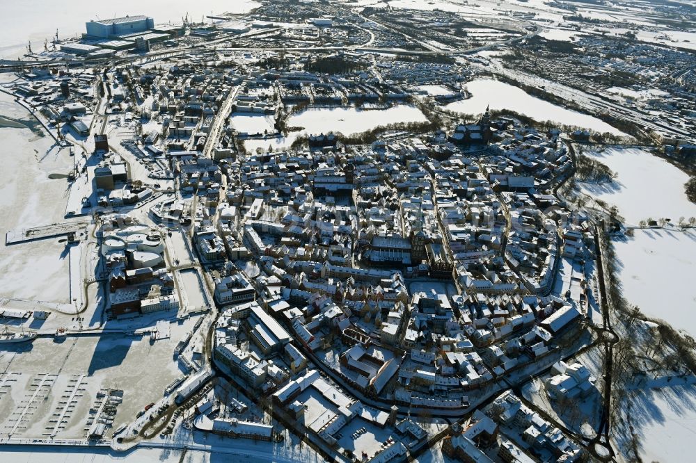 Stralsund from the bird's eye view: Wintry snowy old Town area and city center in Stralsund in the state Mecklenburg - Western Pomerania, Germany