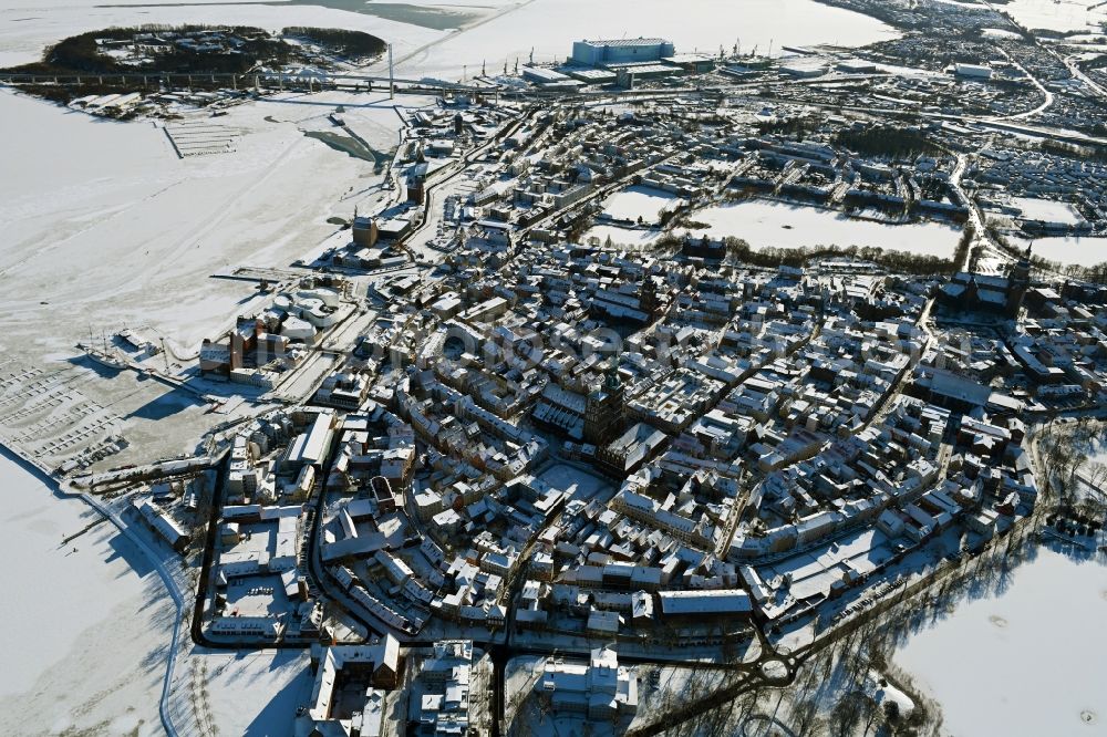 Aerial image Stralsund - Wintry snowy old Town area and city center in Stralsund in the state Mecklenburg - Western Pomerania, Germany