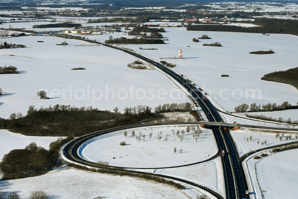 Süderholz from above - Wintry snowy route and lanes in the course of the exit and access of the motorway junction of the BAB A20 - E251 Abfahrt Stralsund in Suederholz in the state Mecklenburg - Western Pomerania, Germany