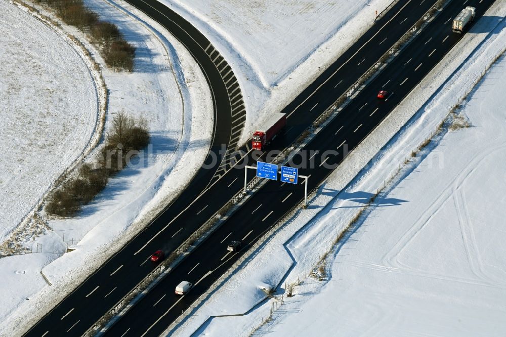 Aerial photograph Süderholz - Wintry snowy route and lanes in the course of the exit and access of the motorway junction of the BAB A20 - E251 Abfahrt Stralsund in Suederholz in the state Mecklenburg - Western Pomerania, Germany