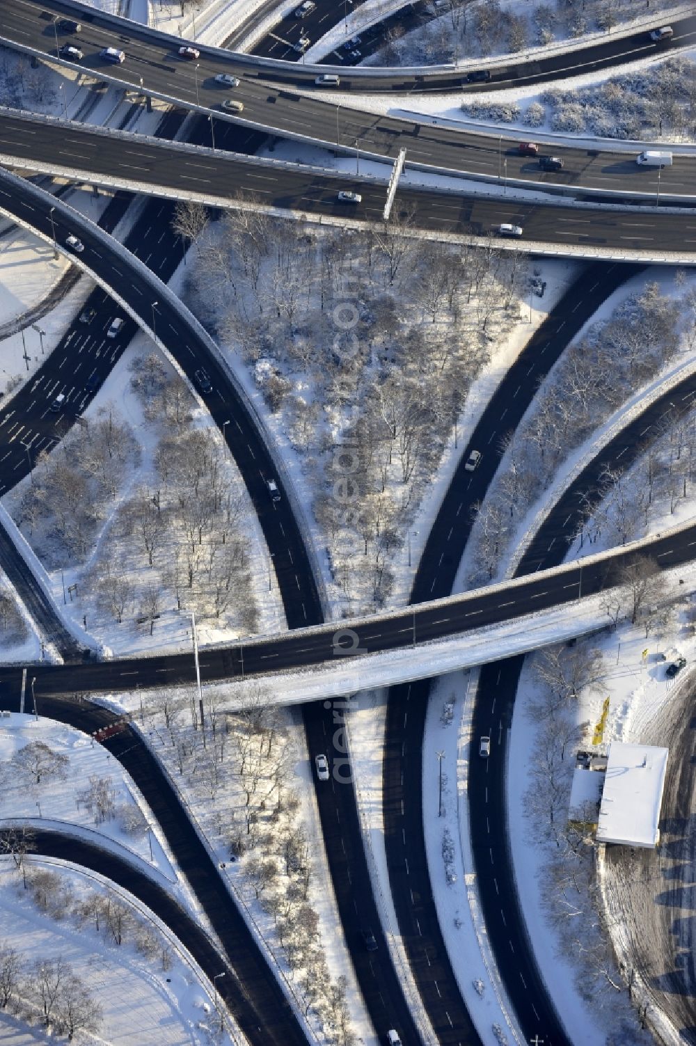 Berlin from the bird's eye view: Wintry snowy highway triangle the federal motorway A 100 to the A115 Autobahndreieck Funkturm in the district Charlottenburg in Berlin, Germany