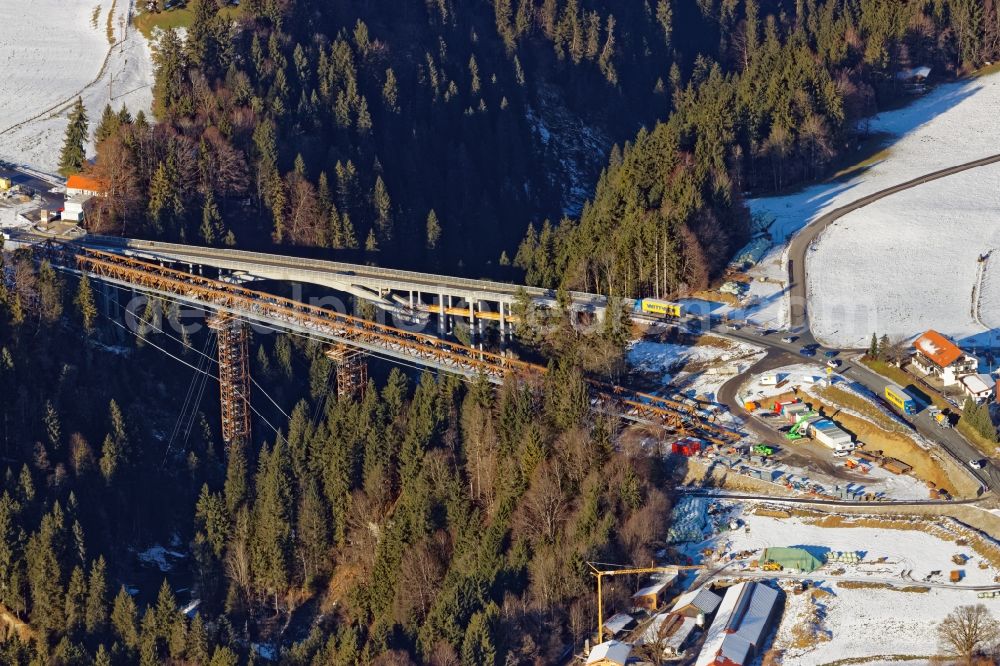 Rottenbruch from the bird's eye view: Wintry snowy New construction of the bridge structure Echelsbacher Bruecke on Ammerschlucht in Rottenbruch in the state Bavaria, Germany