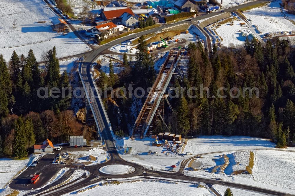 Rottenbruch from the bird's eye view: Wintry snowy New construction of the bridge structure Echelsbacher Bruecke on Ammerschlucht in Rottenbruch in the state Bavaria, Germany