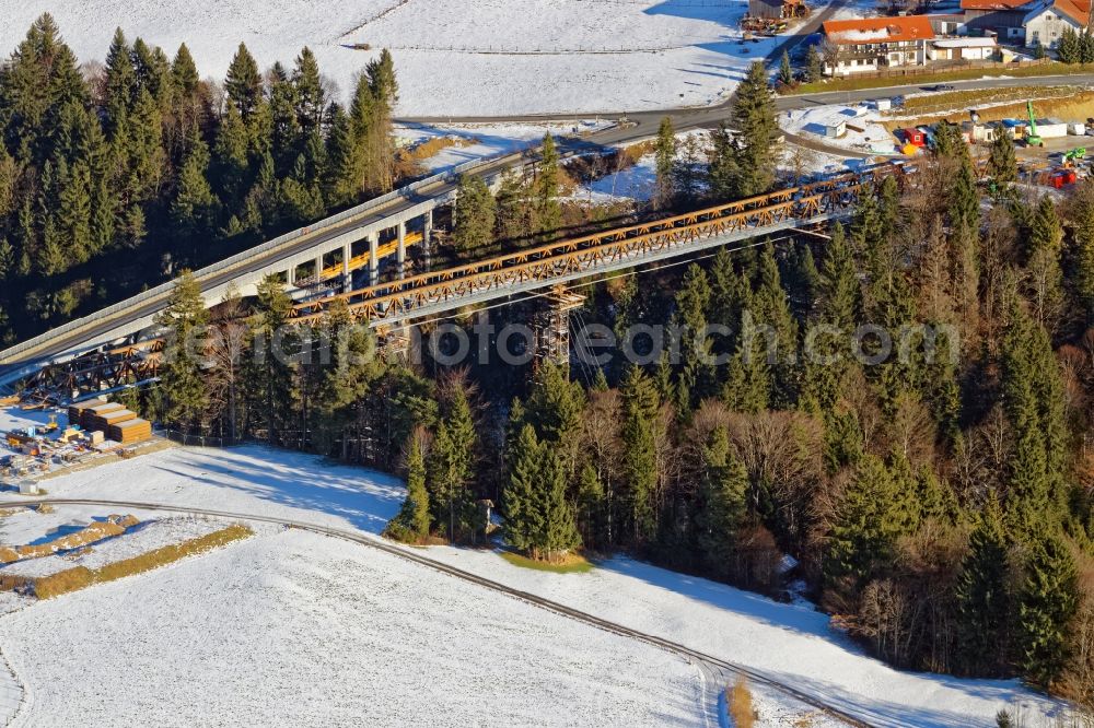 Rottenbruch from the bird's eye view: Wintry snowy New construction of the bridge structure Echelsbacher Bruecke on Ammerschlucht in Rottenbruch in the state Bavaria, Germany