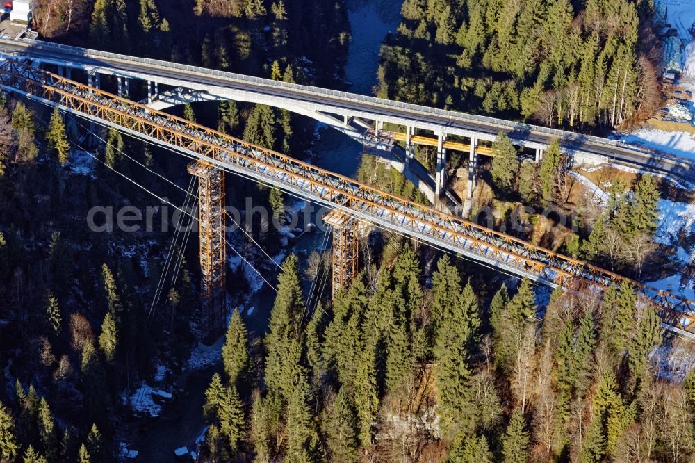 Rottenbruch from the bird's eye view: Wintry snowy New construction of the bridge structure Echelsbacher Bruecke on Ammerschlucht in Rottenbruch in the state Bavaria, Germany