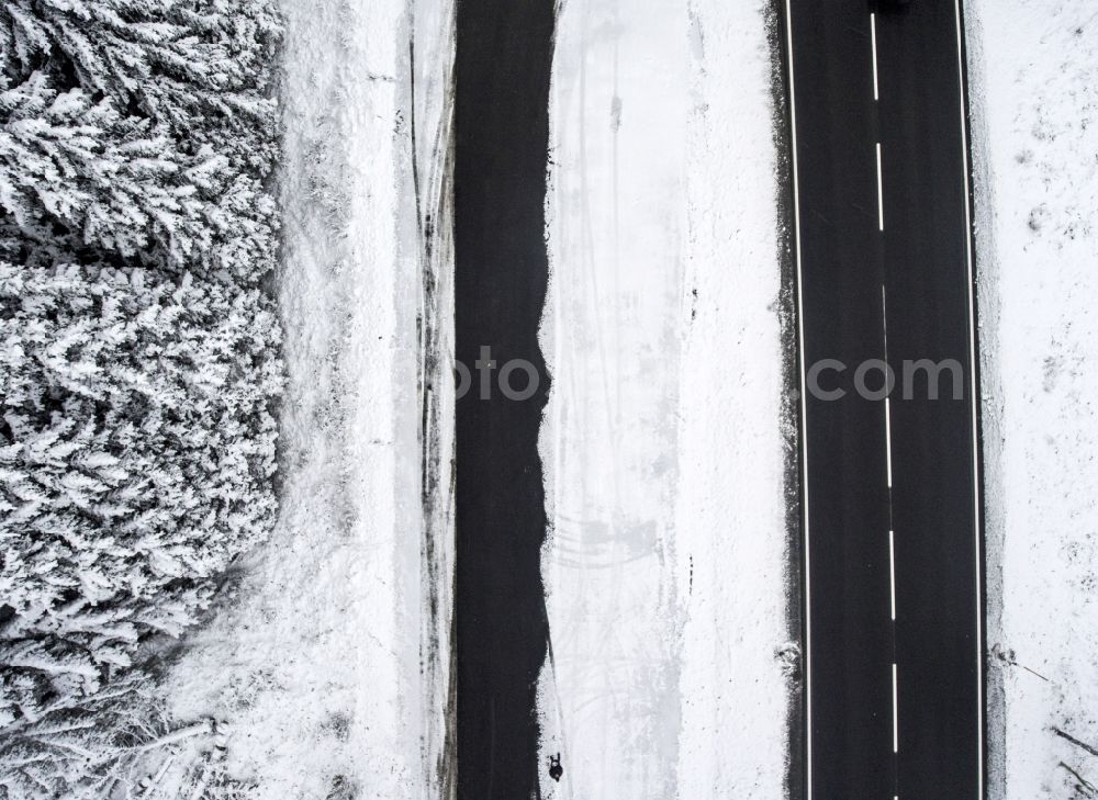 Sankt Andreasberg from above - Wintry snowy treetops in a wooded area in Sankt Andreasberg in the state Lower Saxony, Germany