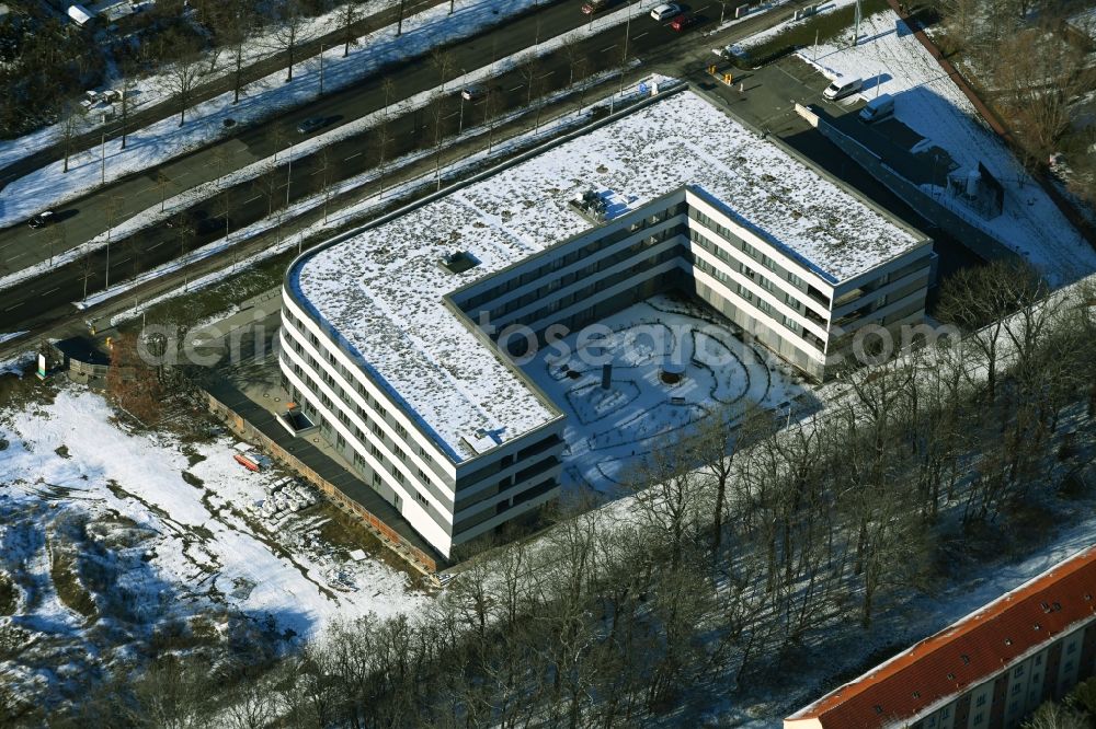 Aerial photograph Berlin - Wintry snowy construction site of new building of the old people's home - Seniorenresidenz Blumberger Damm corner Altentreptower Strasse in the district Biesdorf in Berlin, Germany. DZG GmbH (German Center for Geriatrics) is building the Arona Clinic for Geriatric Medicine on the site based on designs by the architects Kossel & Partner