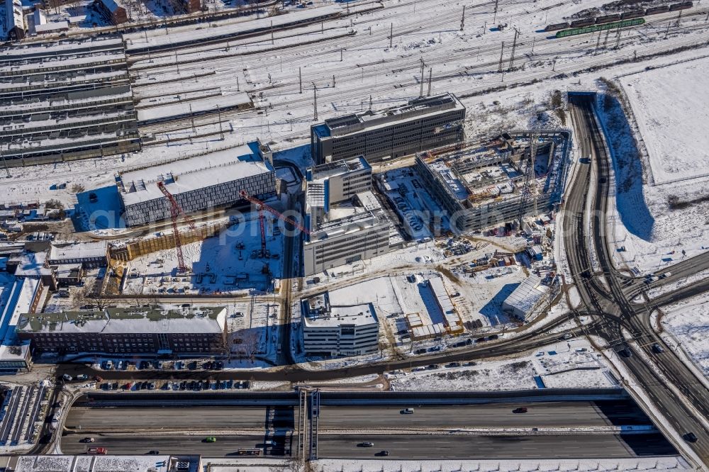 Aerial photograph Duisburg - Wintry snowy construction site to build a new office and commercial building Koloniestrasse - Wuhanstrasse in Duisburg in the state North Rhine-Westphalia, Germany