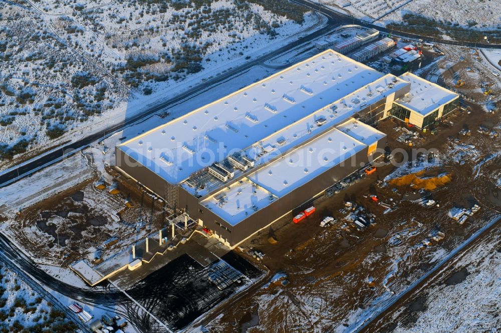 Schwerin from above - Wintry snowy construction of building and production halls on the premises of Ypsomed Produktion GmbH on street Ludwig-Boelkow-Strasse in Schwerin in the state Mecklenburg - Western Pomerania, Germany