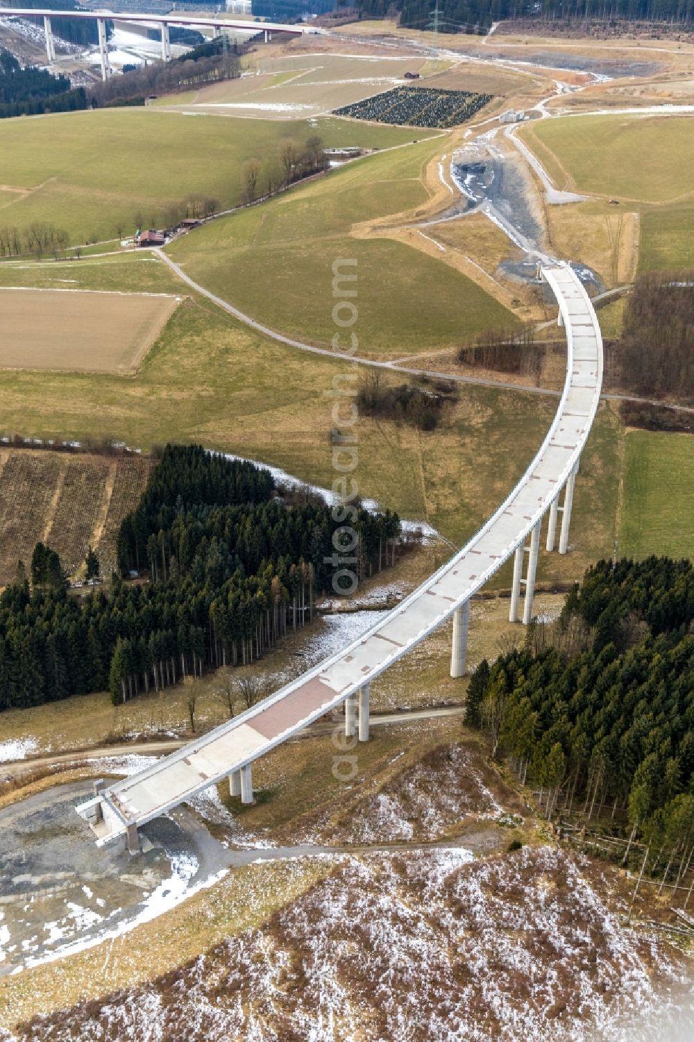 Aerial photograph Nuttlar - Wintry snowy New construction of the Highway - motorway bridge of the A46 Talbruecke Schormecke - Schormecke Bruecke of BAB A46 in Nuttlar in the state North Rhine-Westphalia, Germany