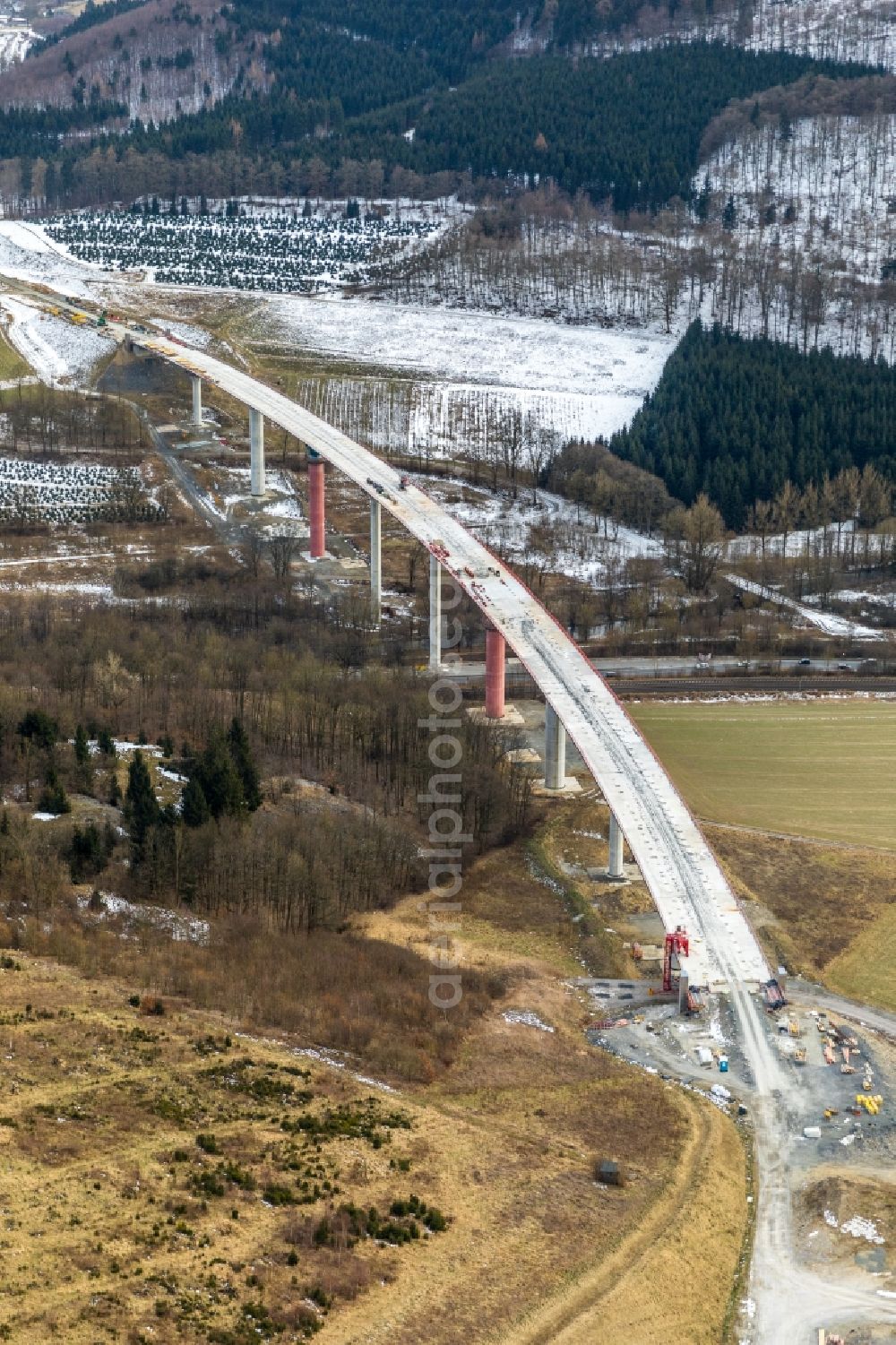 Nuttlar from above - Wintry snowy New construction of the Highway - motorway bridge of the A46 Talbruecke Schormecke - Schormecke Bruecke of BAB A46 in Nuttlar in the state North Rhine-Westphalia, Germany