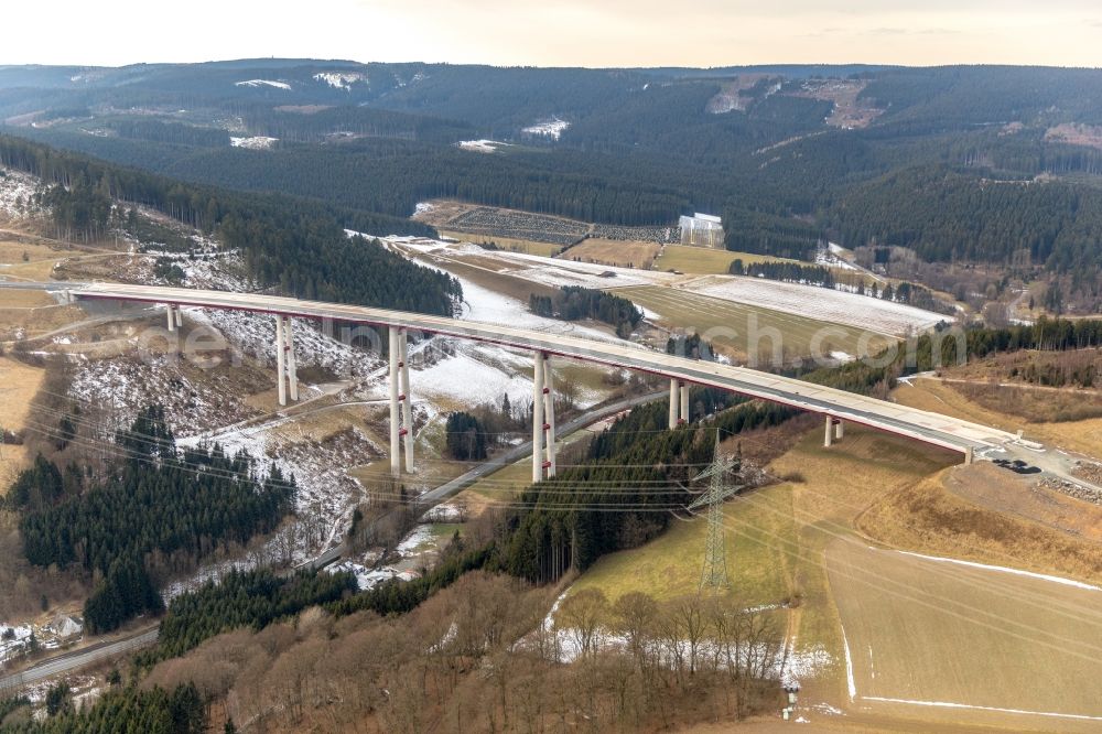 Nuttlar from the bird's eye view: Wintry snowy New construction of the Highway - motorway bridge of the A46 Talbruecke Schormecke - Schormecke Bruecke of BAB A46 in Nuttlar in the state North Rhine-Westphalia, Germany