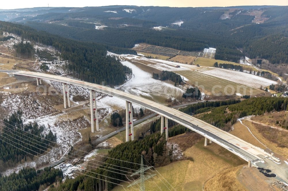 Aerial photograph Nuttlar - Wintry snowy New construction of the Highway - motorway bridge of the A46 Talbruecke Schormecke - Schormecke Bruecke of BAB A46 in Nuttlar in the state North Rhine-Westphalia, Germany