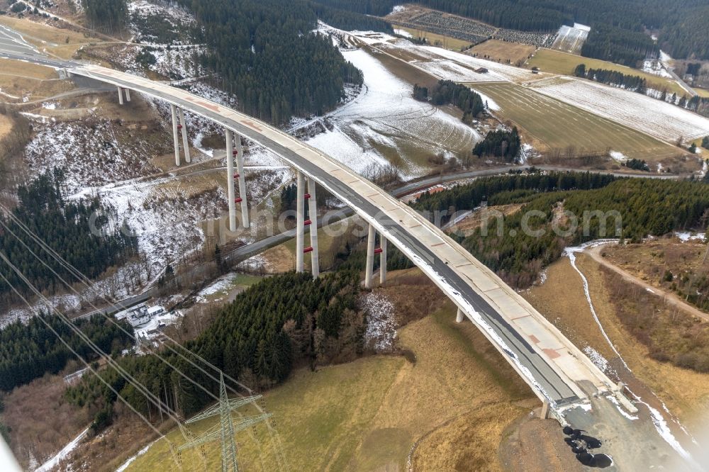 Nuttlar from the bird's eye view: Wintry snowy New construction of the Highway - motorway bridge of the A46 Talbruecke Schormecke - Schormecke Bruecke of BAB A46 in Nuttlar in the state North Rhine-Westphalia, Germany