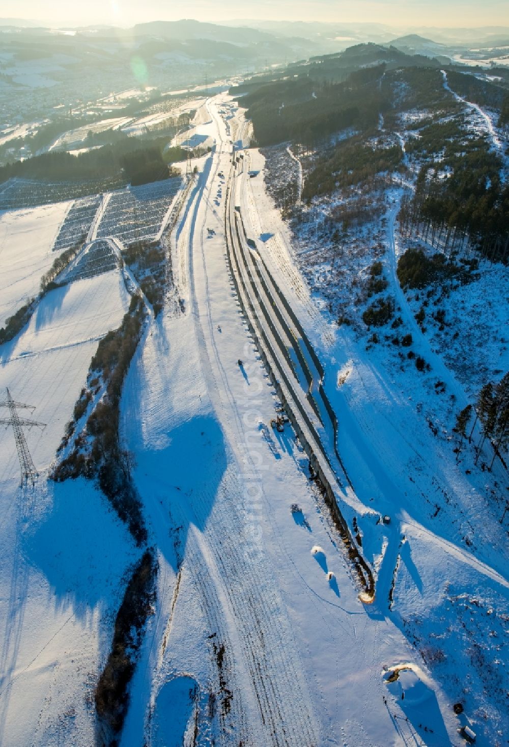 Bestwig from above - Wintry snowy construction site of the autobahn course of the BAB Autobahnerweiterung A46 in the district Ostwig in Bestwig in the state North Rhine-Westphalia