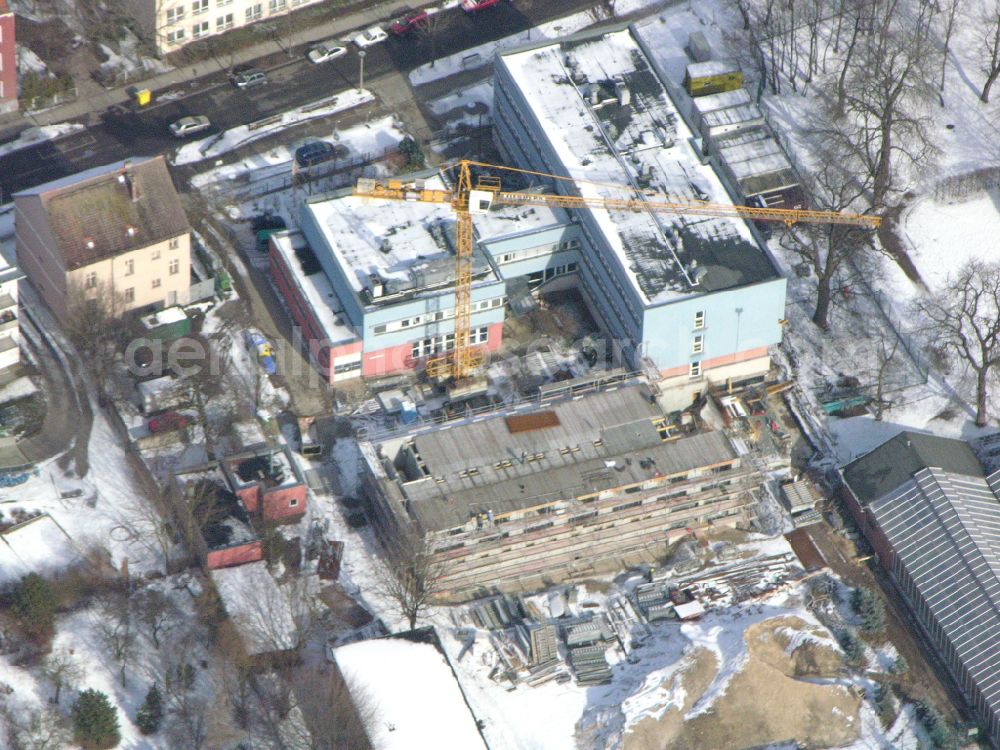 Berlin from above - Wintry snowy construction site for the new building of a research building and office complex Leibniz-Institut fuer Zoo- and Wildtierforschung (IZW) on street Alfred-Kowalke-Strasse in the district Friedrichsfelde in Berlin, Germany