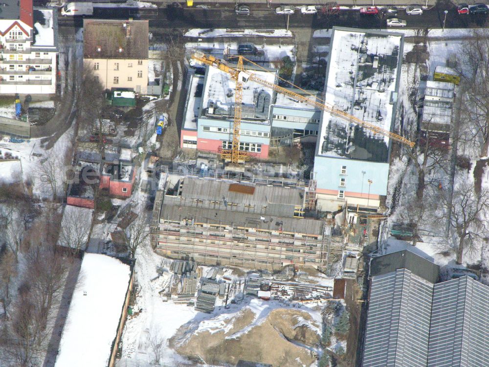 Berlin from the bird's eye view: Wintry snowy construction site for the new building of a research building and office complex Leibniz-Institut fuer Zoo- and Wildtierforschung (IZW) on street Alfred-Kowalke-Strasse in the district Friedrichsfelde in Berlin, Germany