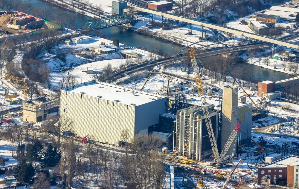 Herne from the bird's eye view: Wintry snowy construction site for the new construction of the power plants of a gas and steam power plant of STEAG GmbH in Herne in the federal state of North Rhine-Westphalia, Germany